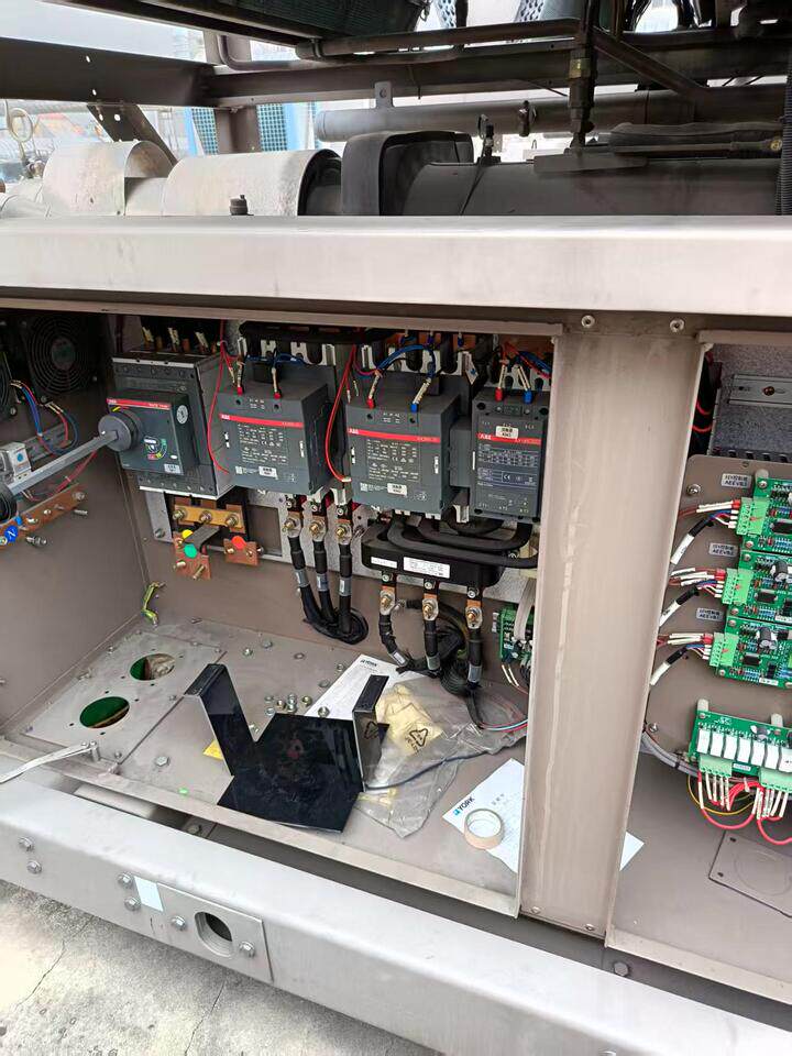 3月8日长沙约克YSPA0525HE-B螺杆式风冷热泵机组2台网络拍卖公告