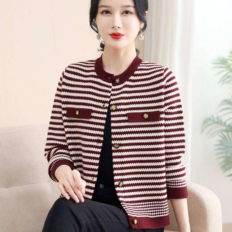 极速年轻妈妈春装上衣2026新款针织开衫50岁中老年人女小香风毛衣