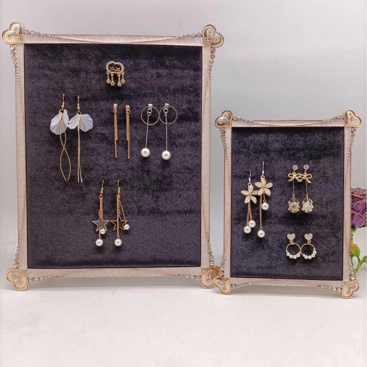 珍珠黑韩国绒面料浅金色金属相框首饰架，珠宝展示架收纳盒