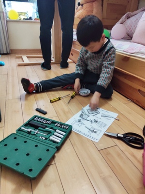 儿童套装可升降家用小孩写字桌椅口碑评测啥样?被曝缺点比优点多了