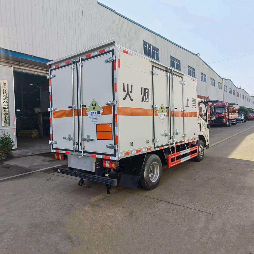 江铃凯运4.2米毒性及感染性物品运输车 7类危险品车 带铅箱运输车