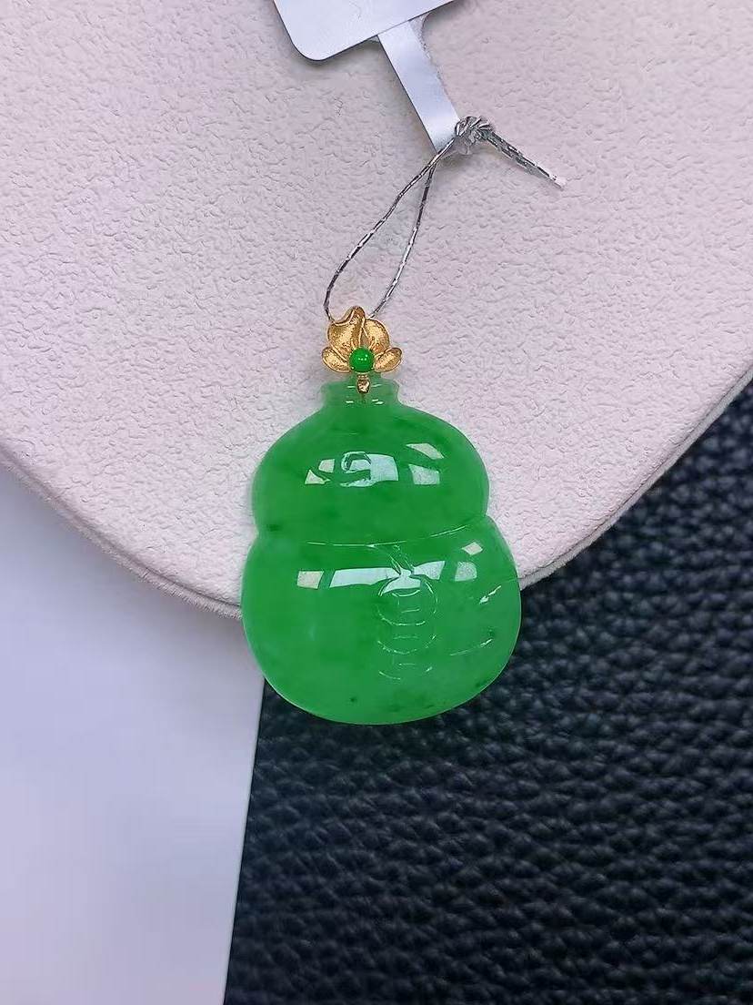 天然真品翡翠正品 水润细腻气质18k金镶嵌冰阳绿满阳色葫芦吊坠