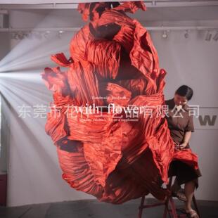 巨型褶皱纸花橱窗背景布置装饰商场美陈大型飘带艺术装置打卡道具