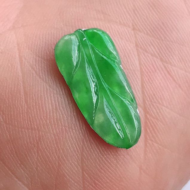正品缅甸天然翡翠正品浅阳绿满色颈饰