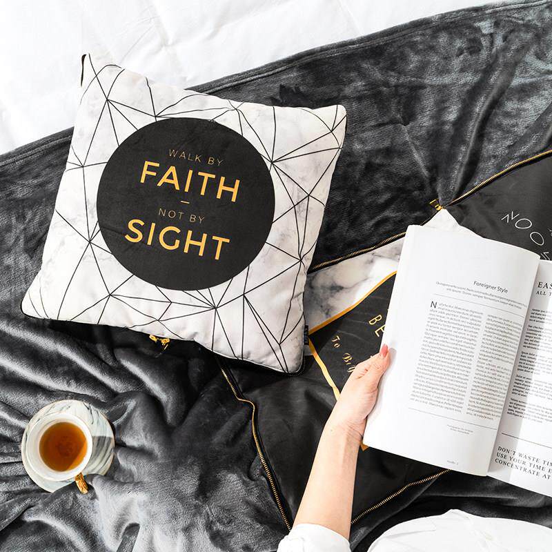 北欧轻奢车载抱枕被子两用珊瑚绒抱枕毯二合一加厚办公室午睡定制