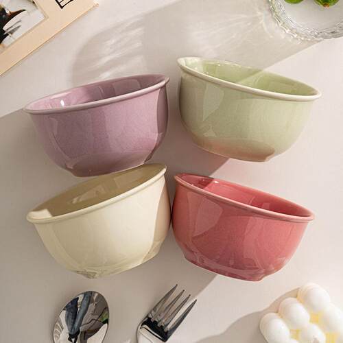 Aesthetic and stylish cream-colored bowls, perfect for home