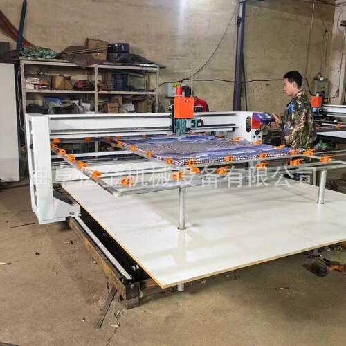 单针电脑直线绗缝机 滚筒式丝绵缝被机 花型多占地小的套被机