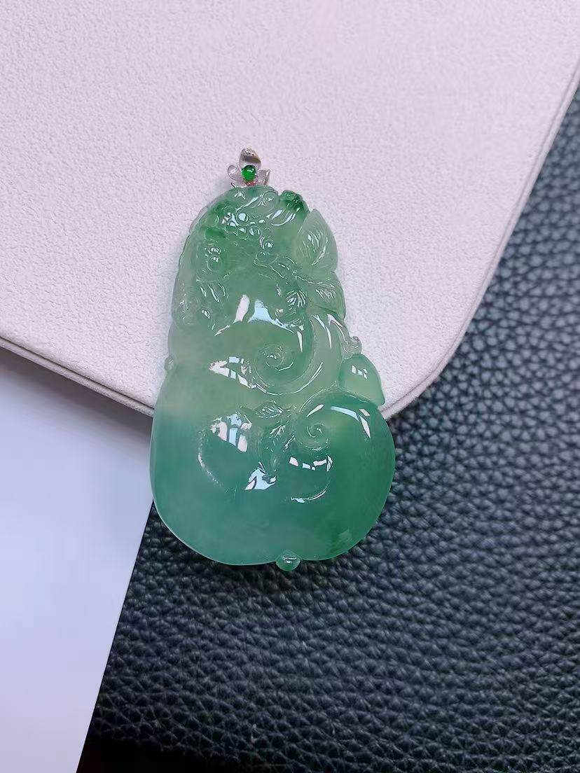 天然真品翡翠正品 水润细腻气质18k金镶嵌冰阳绿满阳色如意吊坠
