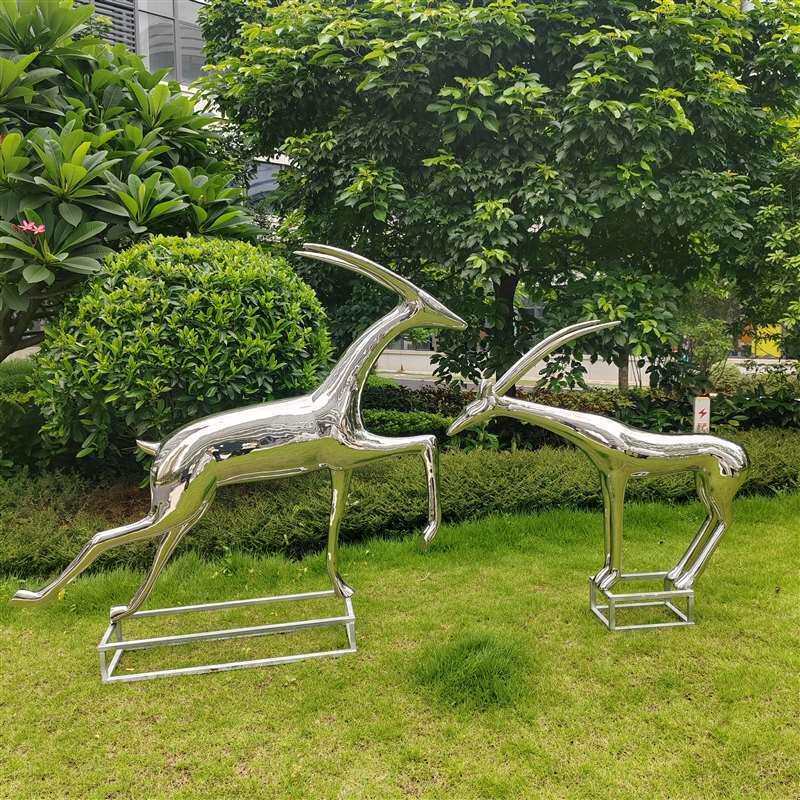 不锈钢鹿雕塑镜面不锈钢景观雕塑酒店售楼部摆件不锈钢鹿花园雕塑