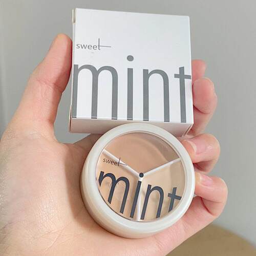 Three color concealer to cover spots三色遮瑕膏遮盖斑点痘痘印