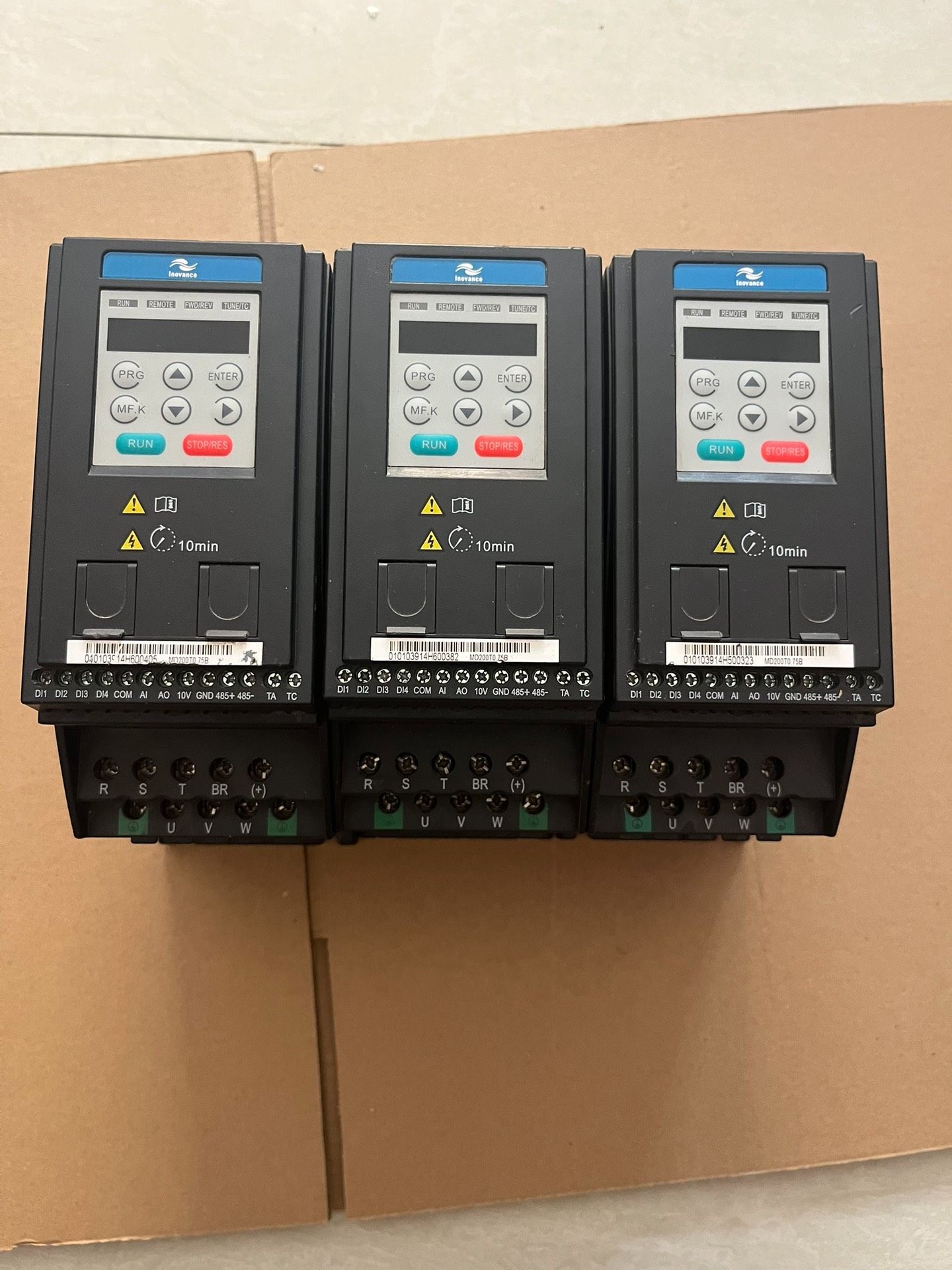 汇川变频器MD200T0.75B，拆机成色好如图所示，图片实