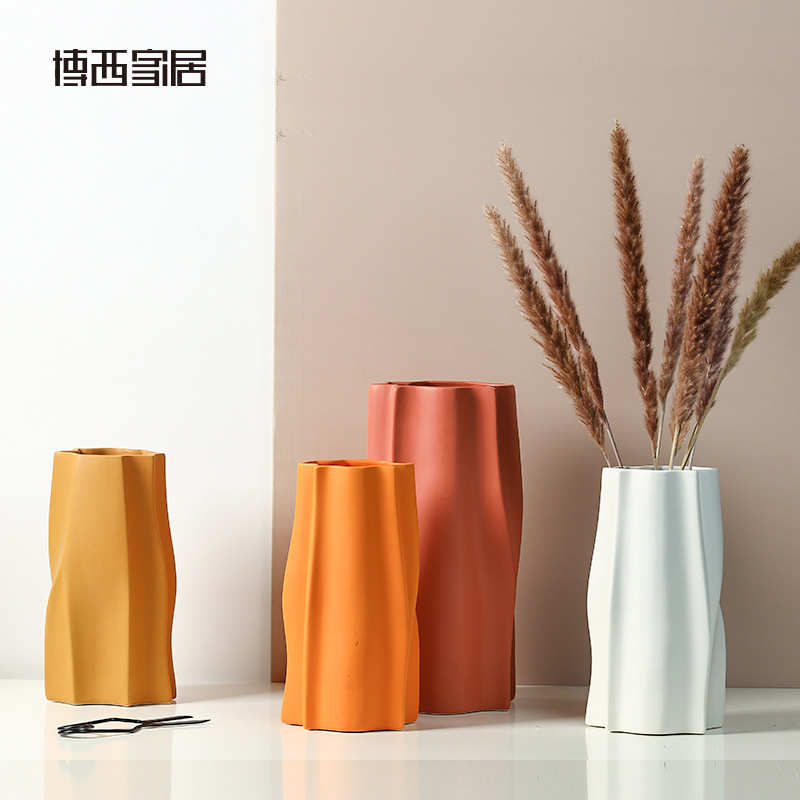 博西家居不规则竖楞花瓶餐桌客厅卧室样板房创意装饰工艺品摆件