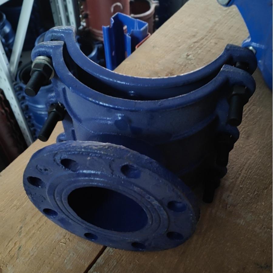 铸铁马鞍三通哈夫节分水器三通开片PE管道快速抢修接抱箍两合三通