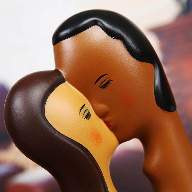 创意家居饰品情侣人物卧室电视柜装饰小摆件结婚礼物纪念日送老婆