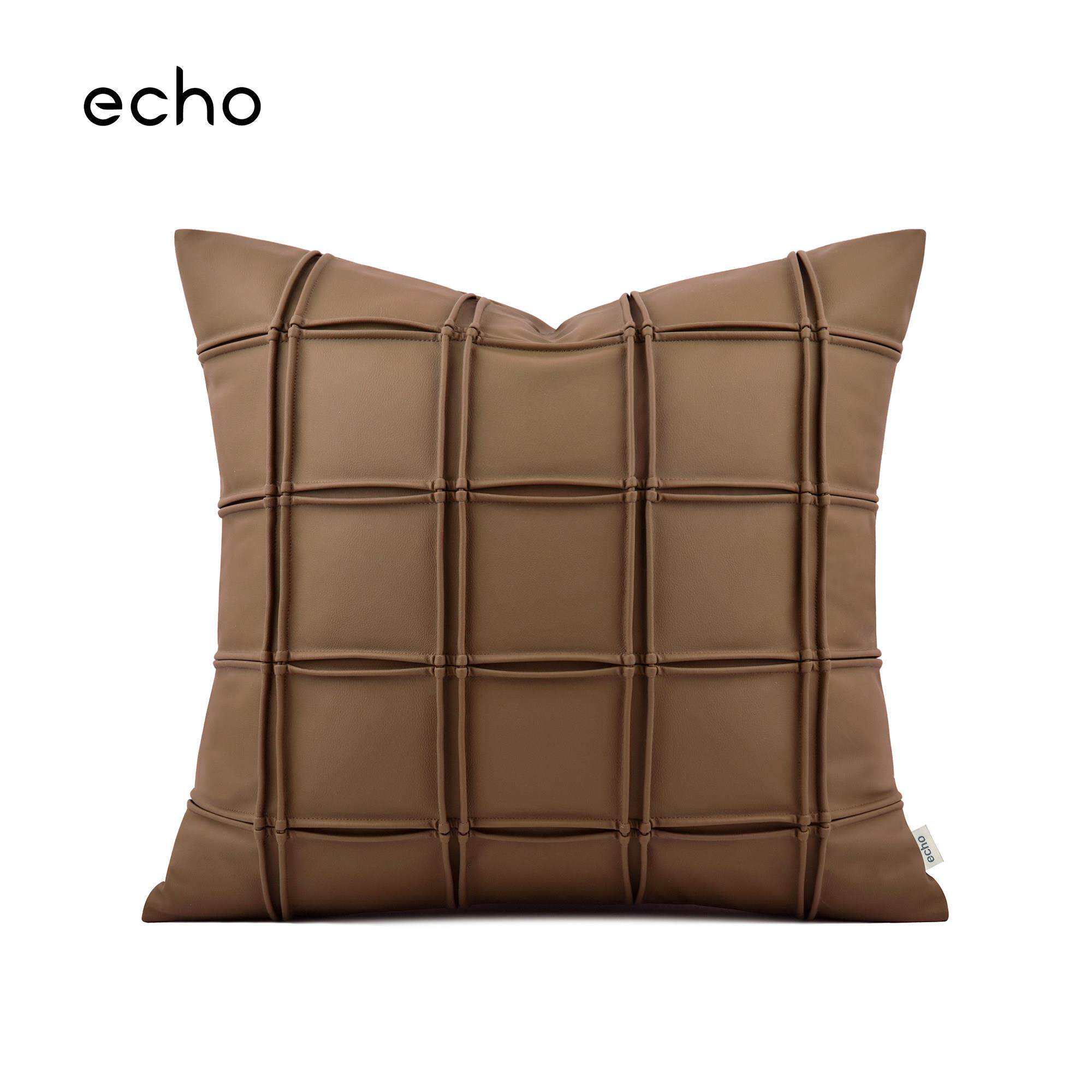 现代轻奢样板间售楼处抱枕沙发客厅咖色皮革褶皱靠枕方形床头靠垫