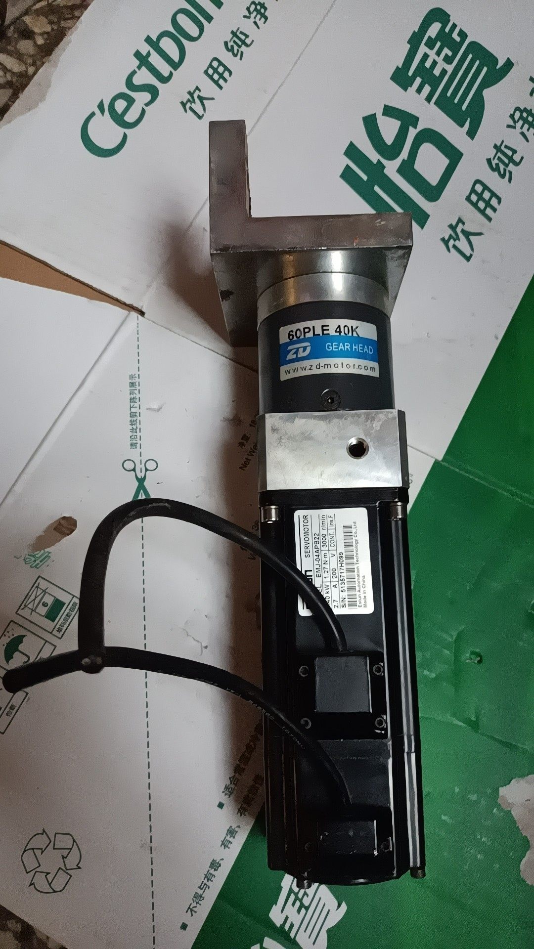 二手拆机。高密度行星减速器。电机一套。想要留言吧，就图片上的