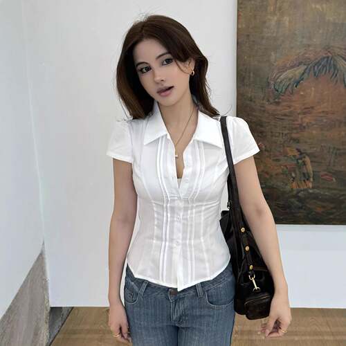 Stylish Slim-Fit Button-Down Shirt - Short-sved fitted top