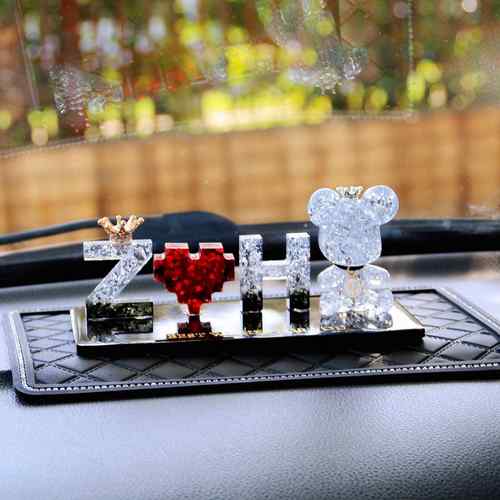 高档性私姓人定制名字个母汽车载创意网红女神款中台仪表盘摆件控