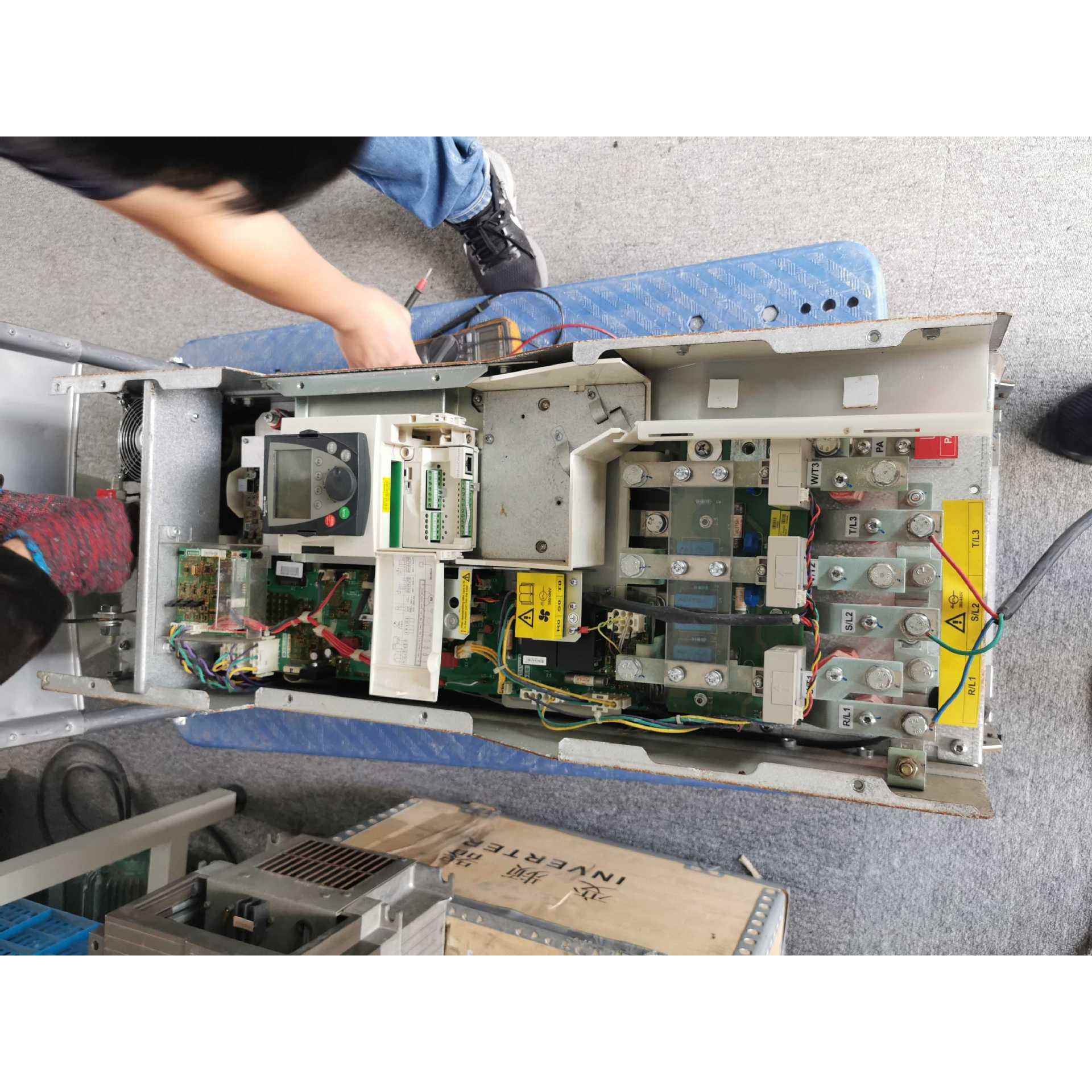 A060*变频器架桥机ATV71HC13N4 Altivar71 132kw-200HP 380