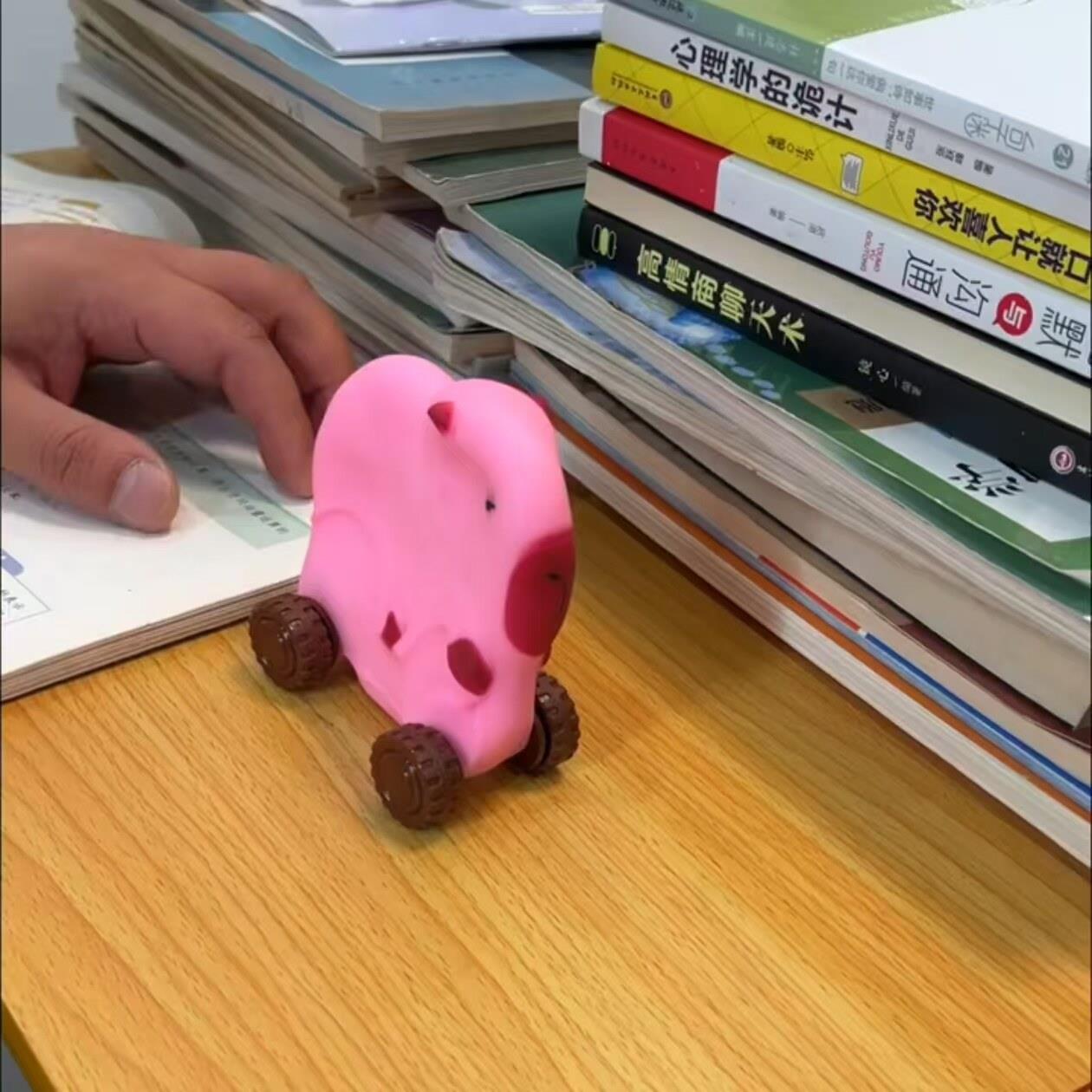 卡比巴拉小车回弹车拉长弹力变形四轮车拉伸小车解压滑行车小玩具
