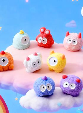 可爱大眼小怪兽公仔萌粒 工位电脑桌面diy治愈系装饰品小摆件