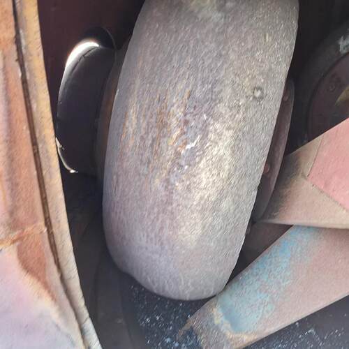 调剂一台二手110三辊生料立式磨 石灰石粉黏土粉立磨 二手立磨机