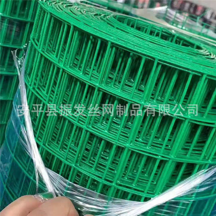 厂家供应PVC浸塑荷兰网 圈地养殖绿色铁丝网 鱼塘围栏网