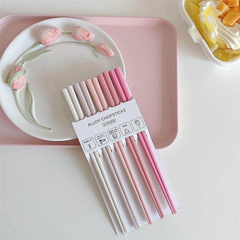 Alloy Chopsticks for Home Use, One Pair Per Person, Resistan - 实物图