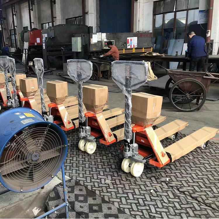 出口叉车秤1吨英文版地牛秤2吨手动液压式外贸搬运移动电子叉车秤