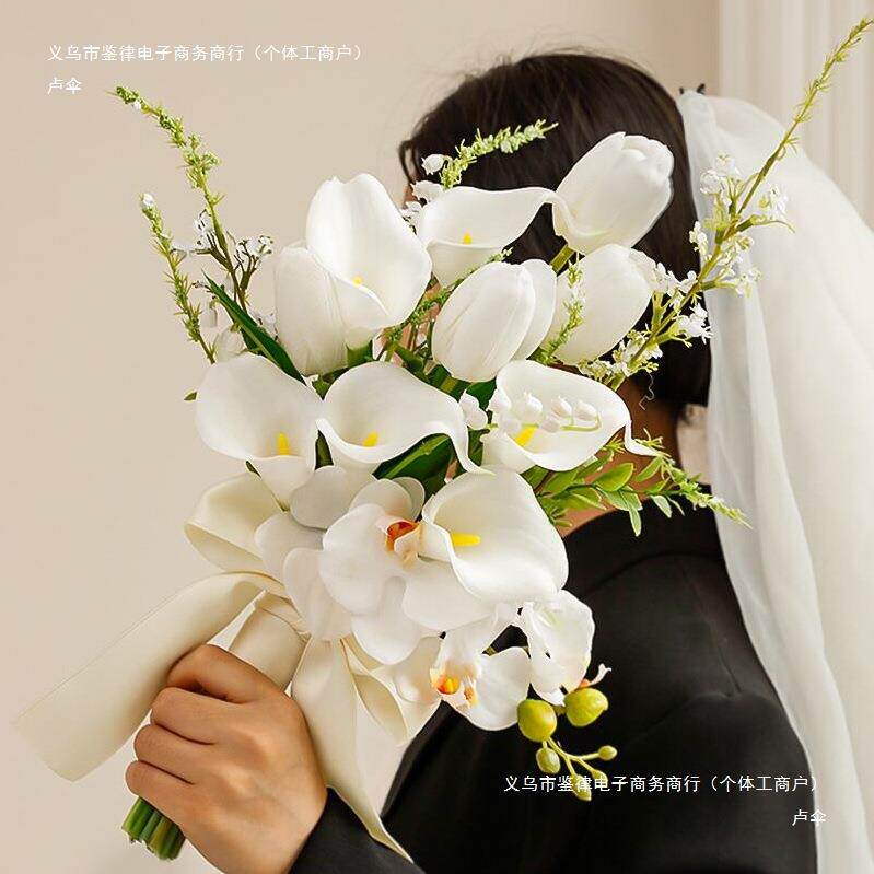 新娘手捧花马蹄莲求婚把束感郁金香结婚领证花束道具花束