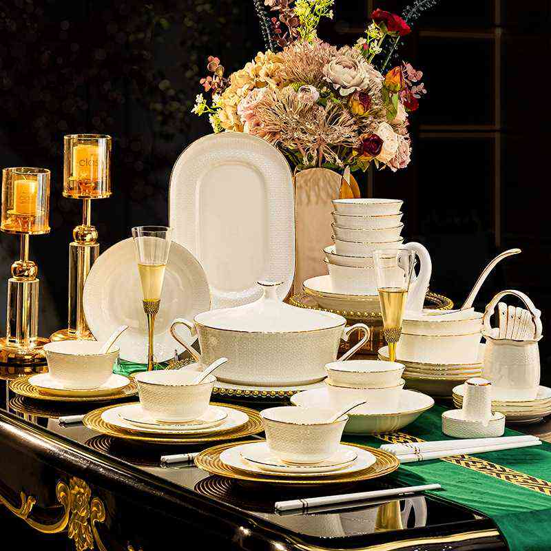 景德镇陶瓷碗盘碟子组合全套礼品批发轻奢风浮雕骨瓷碗筷套装送礼