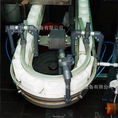 弯道柔性输送线 水类油类饮料等瓶装输送夹持机 转弯爬坡柔性输送