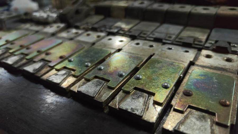 4月14日北京【京械5080】单位淘汰报废处置断路器银触点废件一批重11斤左右（具体以实物为准，非专业人士谨慎竞拍网络拍卖公告