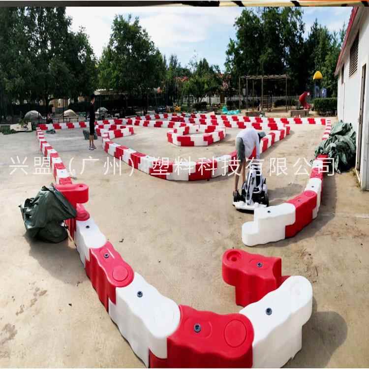 Z型塑胶卡丁车场馆赛道防撞护栏跑道围栏碰碰车路障塑料围挡户外