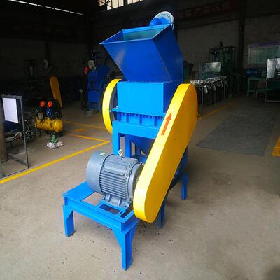 橡胶跑道用轮胎粉碎机鞋底破碎机塑料粉碎颗粒机功能强大