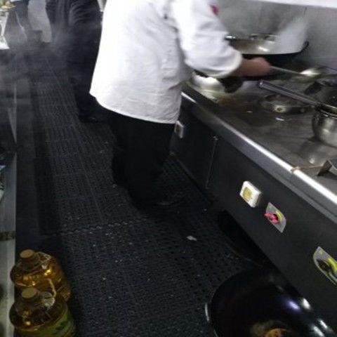 房防滑垫防油防水店防摔餐厅FNC饭垫酒吧耐磨橡厨胶地板垫脚拼接