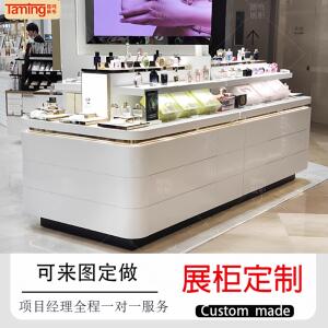 化妆品展示柜中岛柜产品圆形美容院货架彩妆香水医美产品美妆展示