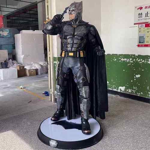 DC宇宙蝙蝠侠大雕像全身雕像模型高190cm发光底座直径1米