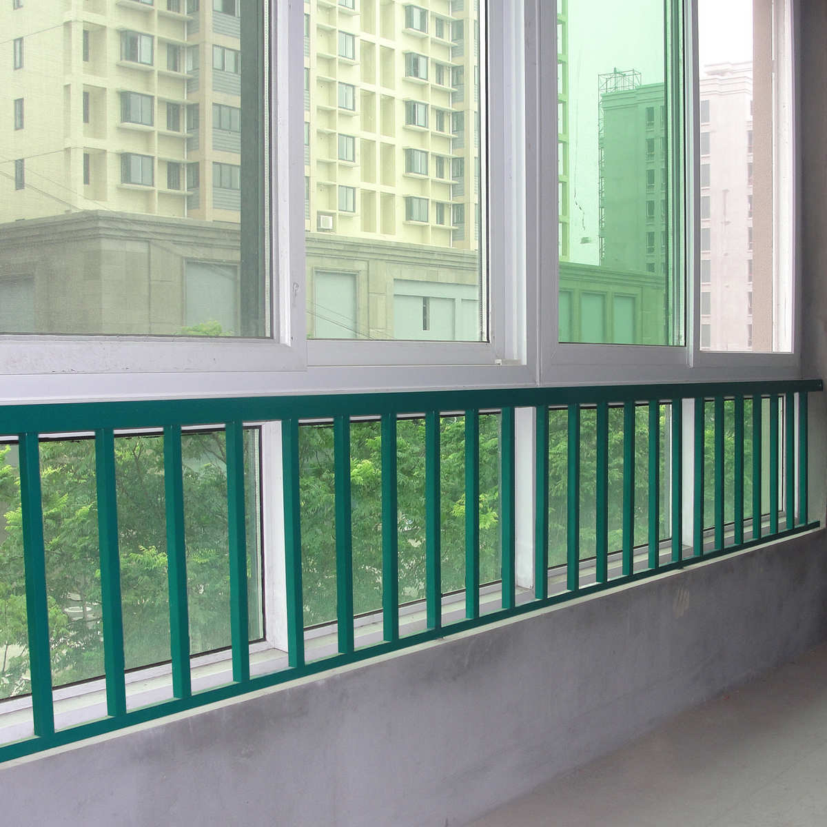 阳台免防防护栏栏杆卧室飘护栏格栅打孔设备装饰锌钢窗户窗空调坠