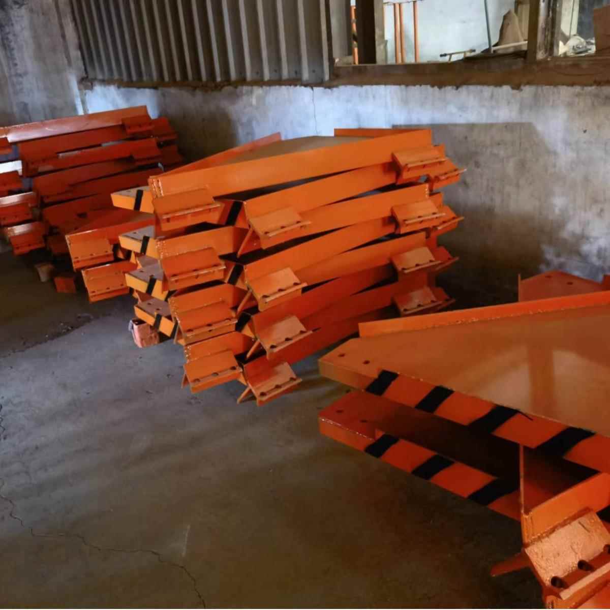 铁路用固定式液压缓冲挡车器 CDG型工字钢材质带报警灯列车挡车器