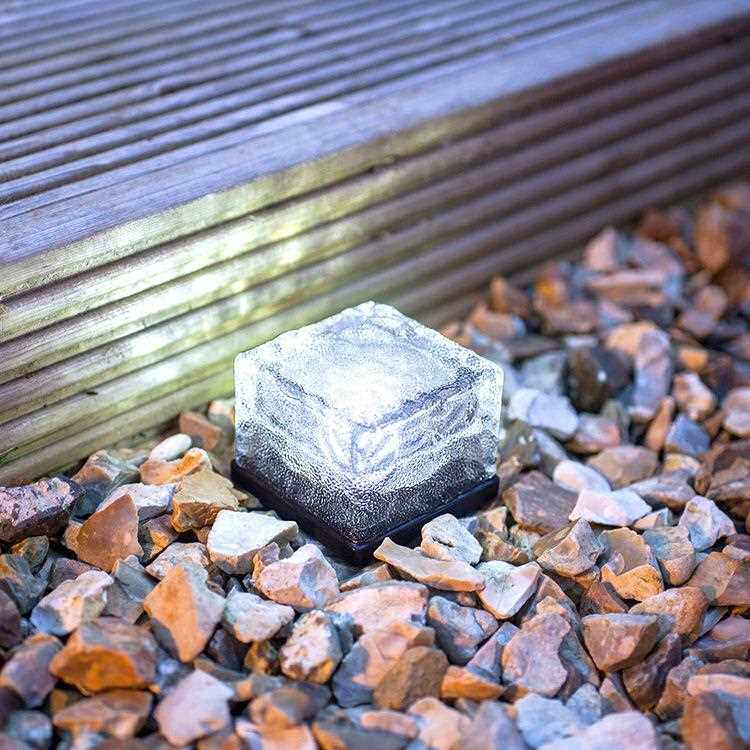 新款直销跨境热销4LED太阳能冰砖灯玻璃地砖灯户外庭院草坪装饰地