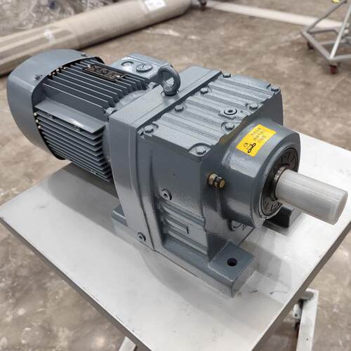 硬齿面斜齿轮减速机 R47-3.83-0.75KW减速机器 重量轻