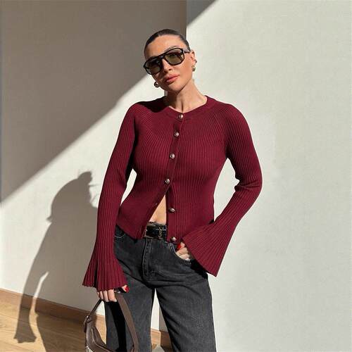 Long sleeved women