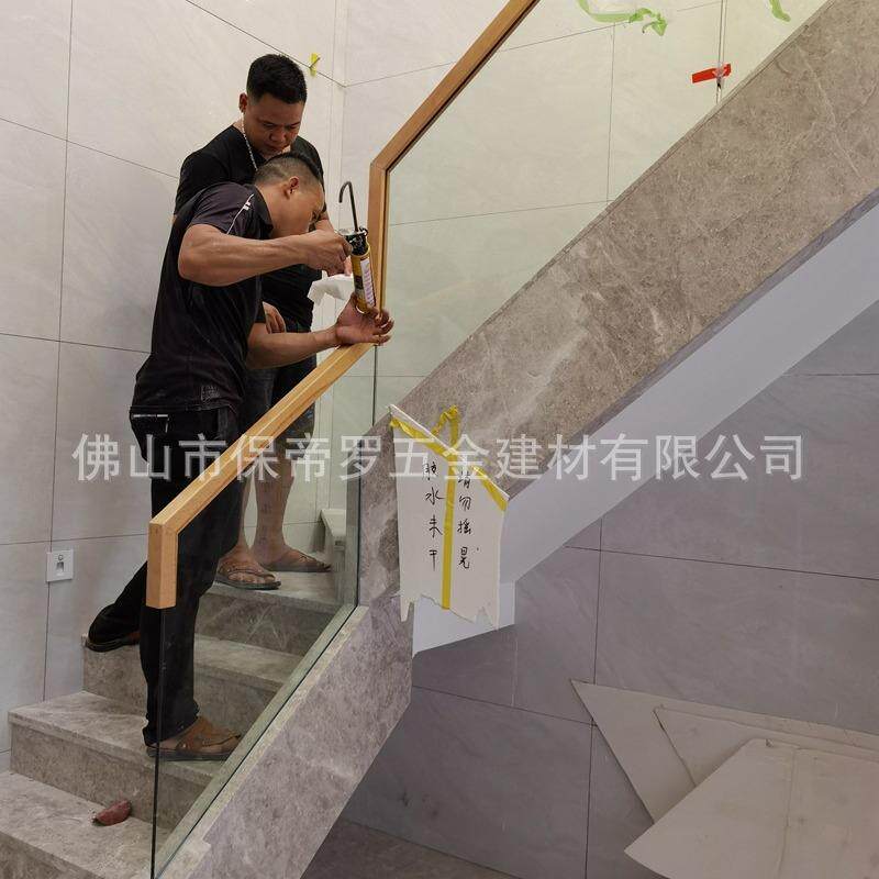 无框楼梯玻璃栏杆地槽无框玻璃护栏简约榉木楼梯扶手