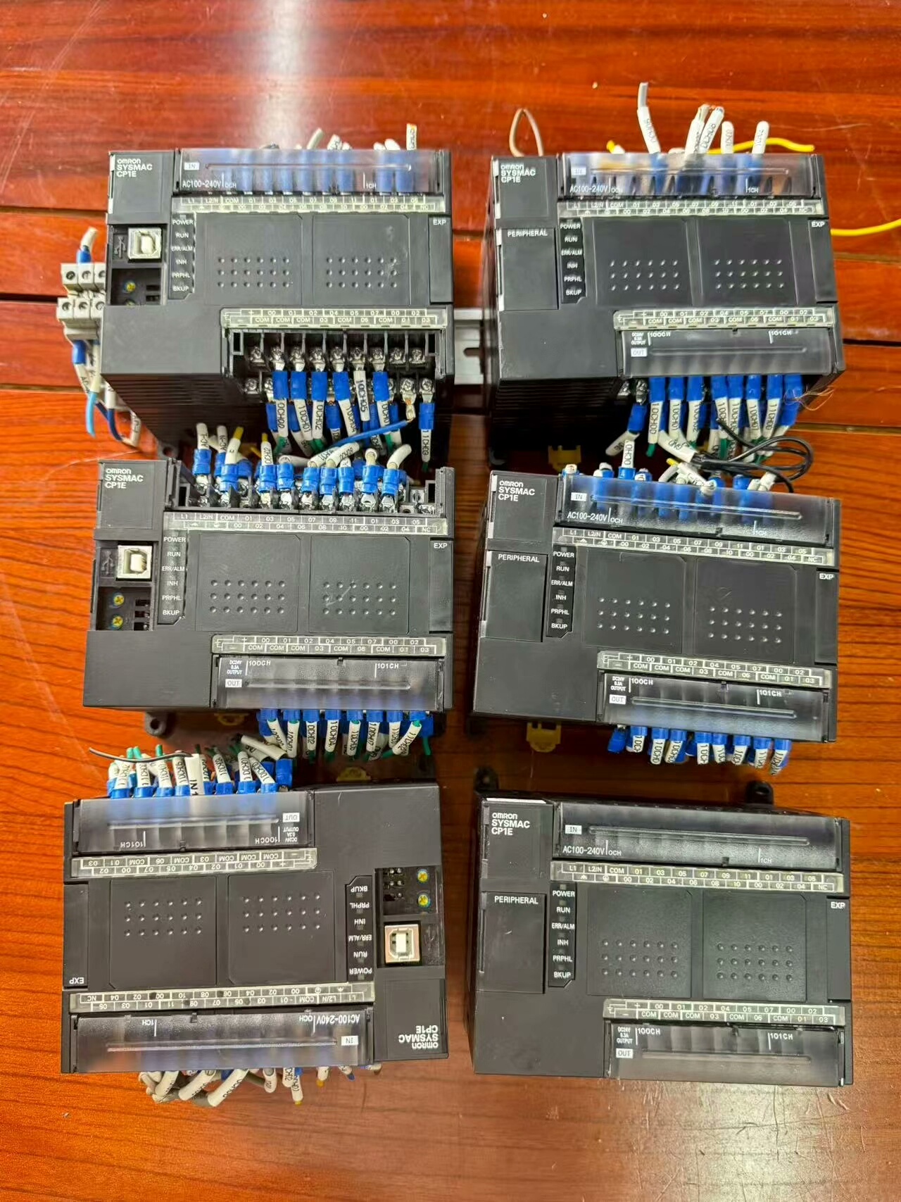 拆机欧姆龙CP1E-E30DR-A，功能包好有几台，实物拍摄