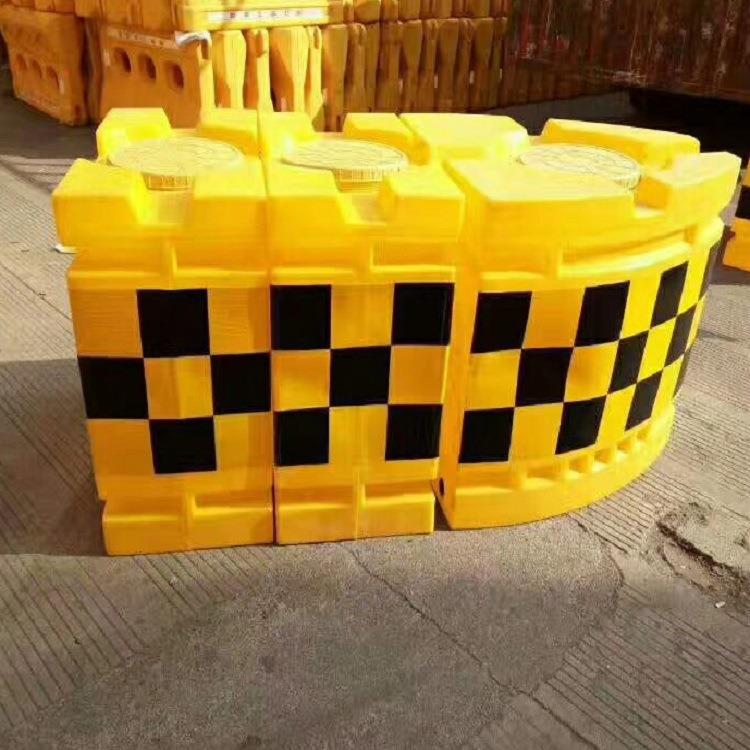 厂家直供黑黄膜三件套船型角形高速公路防撞桶圆型水马滚塑防撞桶
