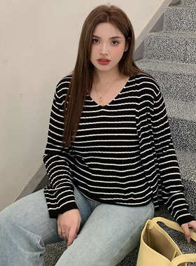 大码女装v领显瘦条纹两件套2024夏款胖mm背心女开衫针织套装22265