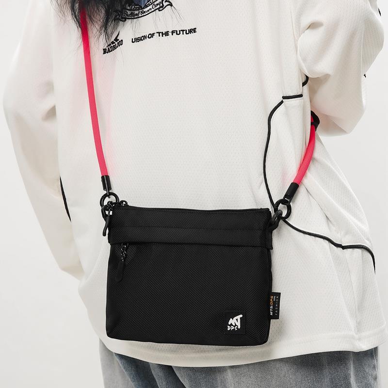 休闲旅行斜挎包潮流单肩包大学生多功能大容量邮差包商务通勤背包