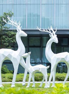 玻璃纤维梅花鹿雕塑户外园林样品屋展示中心社区草坪几何动物模型