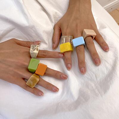 Colored square wide edged resin ring宽边树脂环夸张戒指